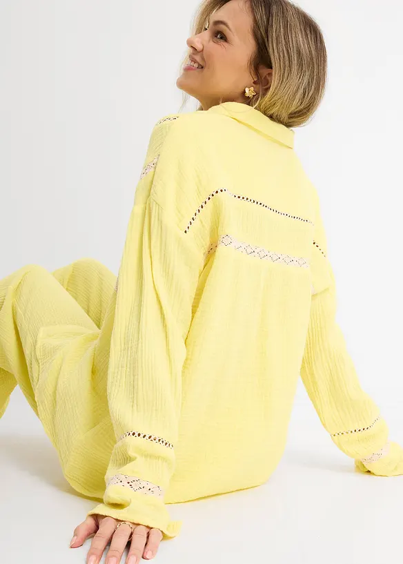 Skjorte i musselin med blondeinnfellinger, bonprix