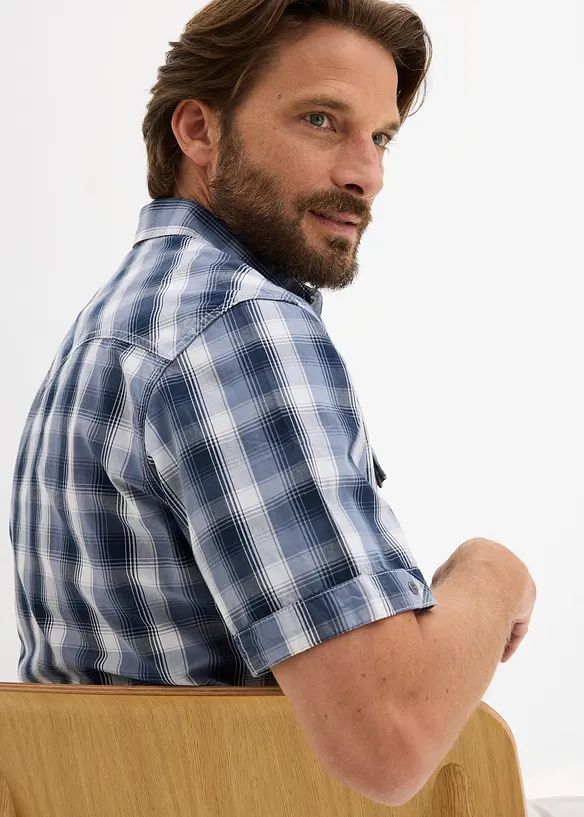 Kortermet skjorte med p&aring;sydde lommer, bonprix