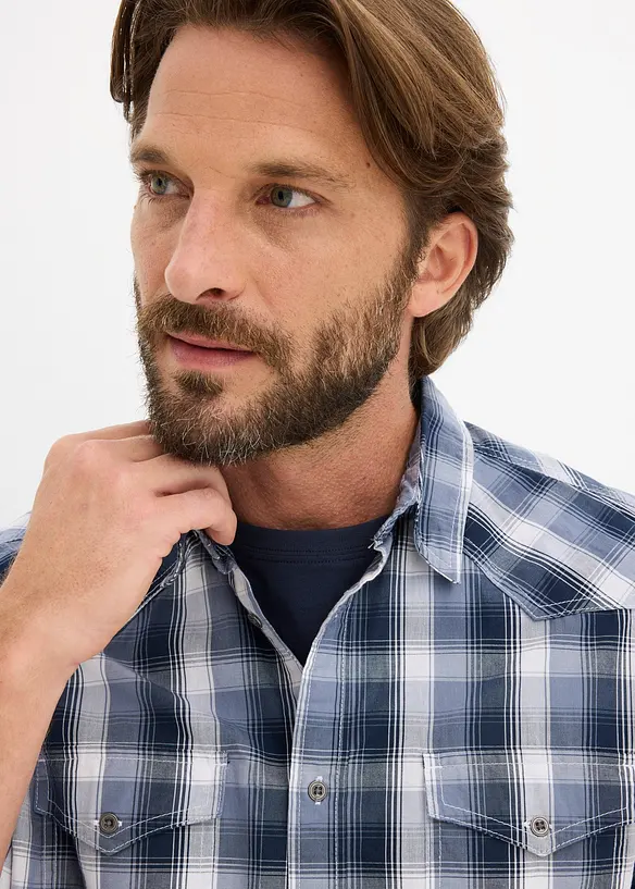 Kortermet skjorte med p&aring;sydde lommer, bonprix