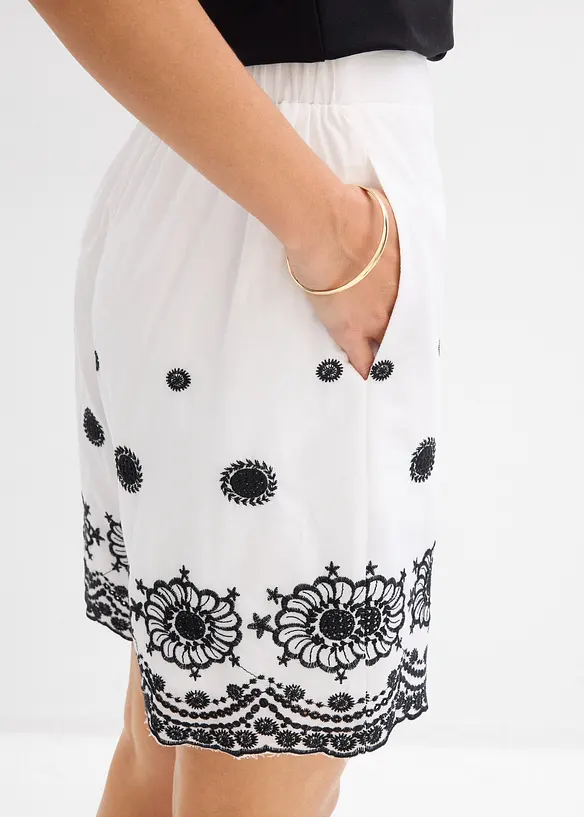 Twillshorts med hullblonder, bonprix