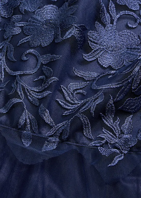 Selskapskjole i tynn tyll med blonder, bonprix