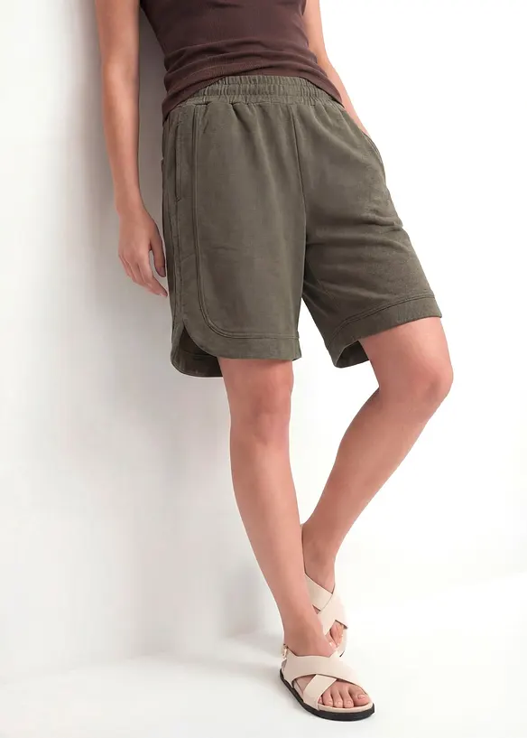Vid sweatshorts i bomullsblanding, bonprix
