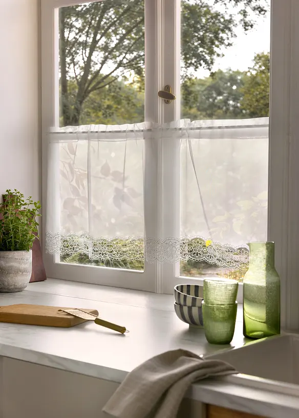 Gardinkappe med resirkulert polyester og blondekant, bonprix