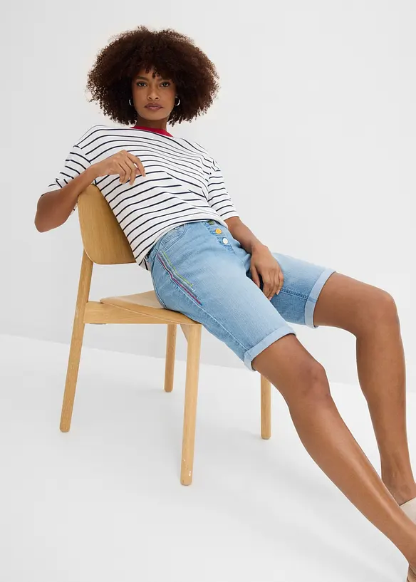Bermudashorts i denim med broderi og komfortlinning, bonprix