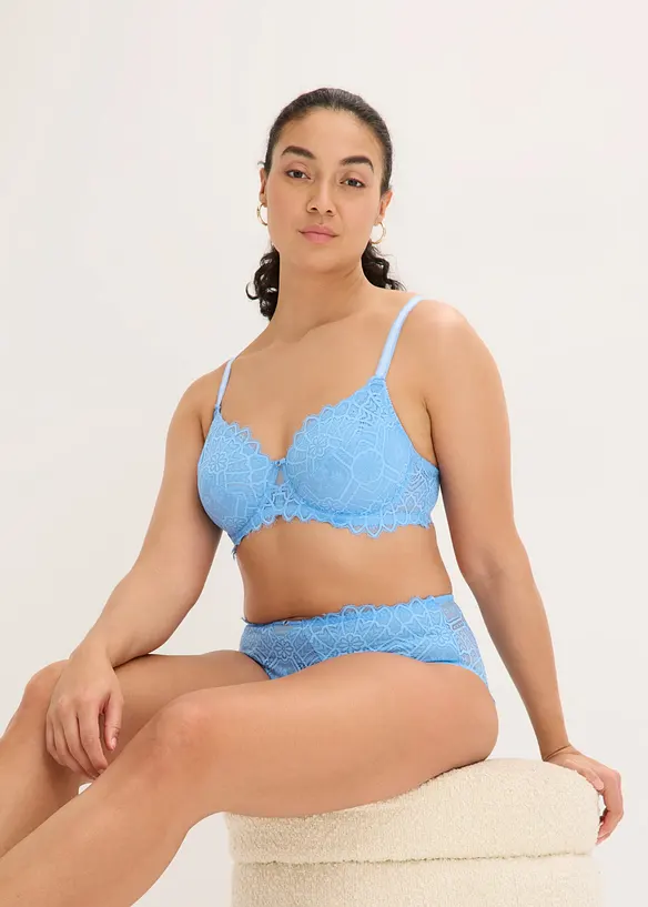 Truse i nydelig blondemateriale, bonprix