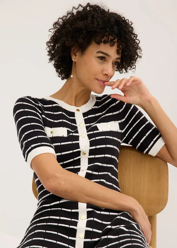 Strikket kjole i viskosemiks med knapper, bonprix