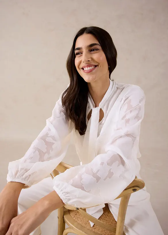 Sl&oslash;yfe-bluse med broderi, bonprix