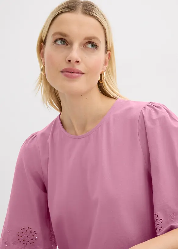 Topp med hullbroderier, bonprix