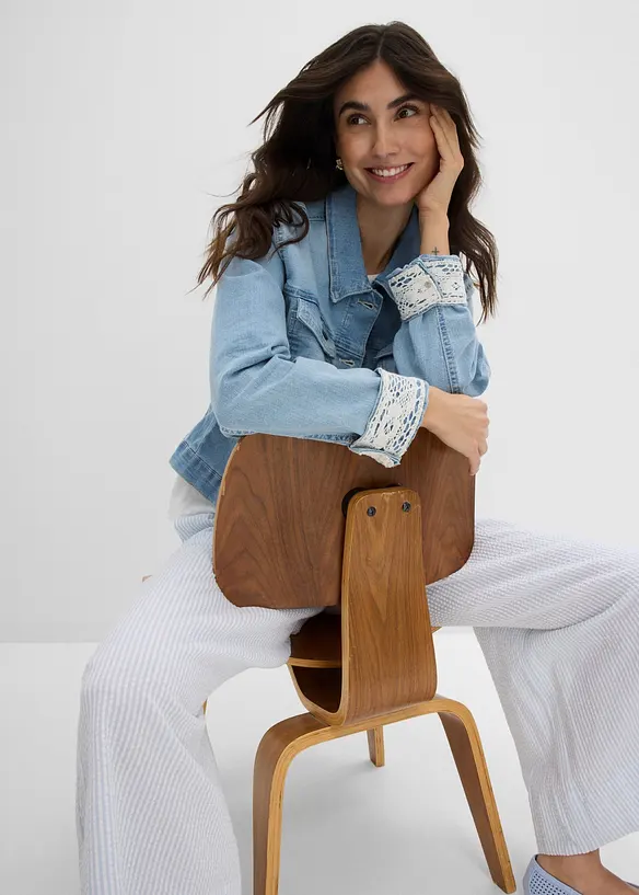 Denimjakke med blondebesetning, bonprix