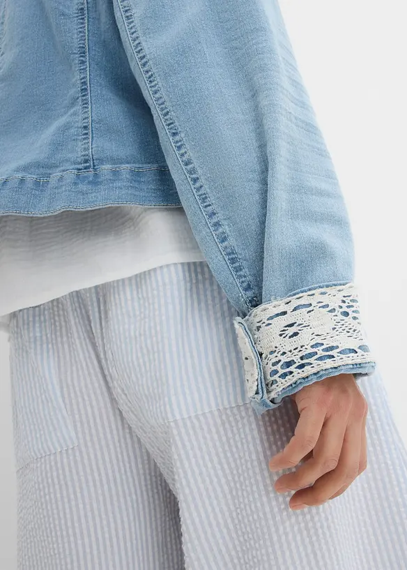 Denimjakke med blondebesetning, bonprix