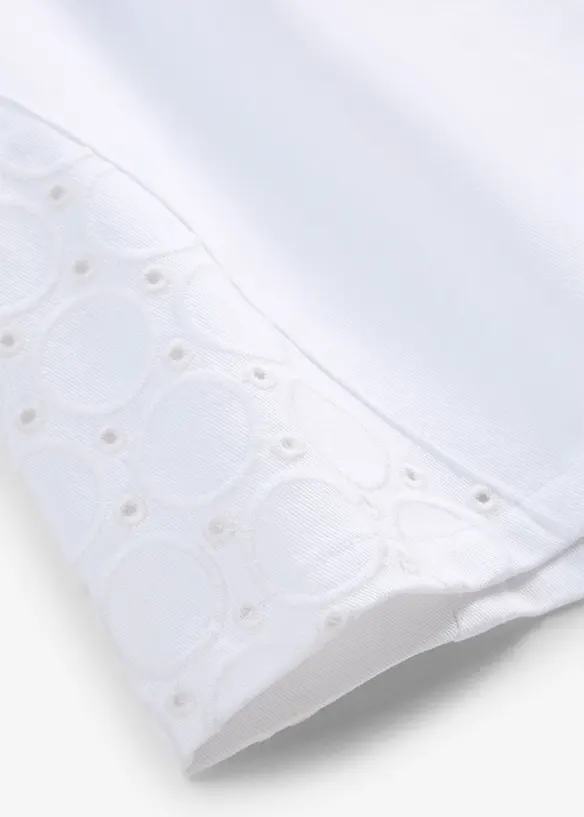 Shorts med hullbroderier, bonprix