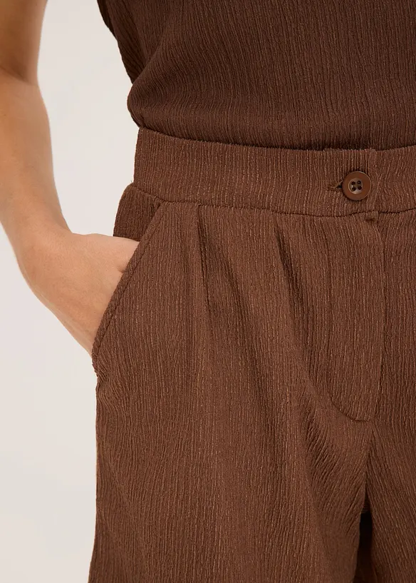 Chinos shorts i strukturert krepp, bonprix