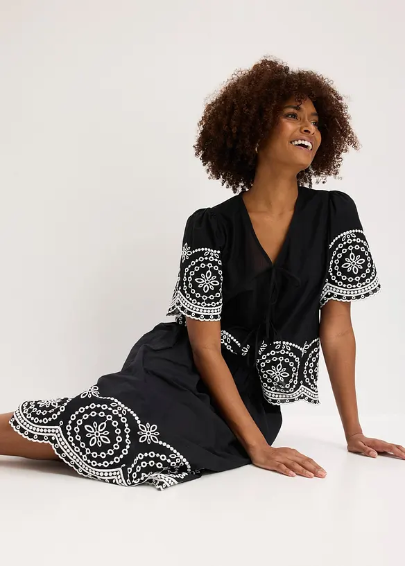 Midiskj&oslash;rt med hullbroderi av 100% bomull, bonprix