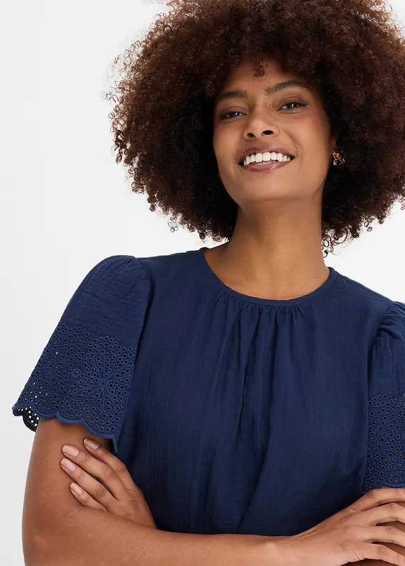 Kortermet bluse av luftig musselin, bonprix