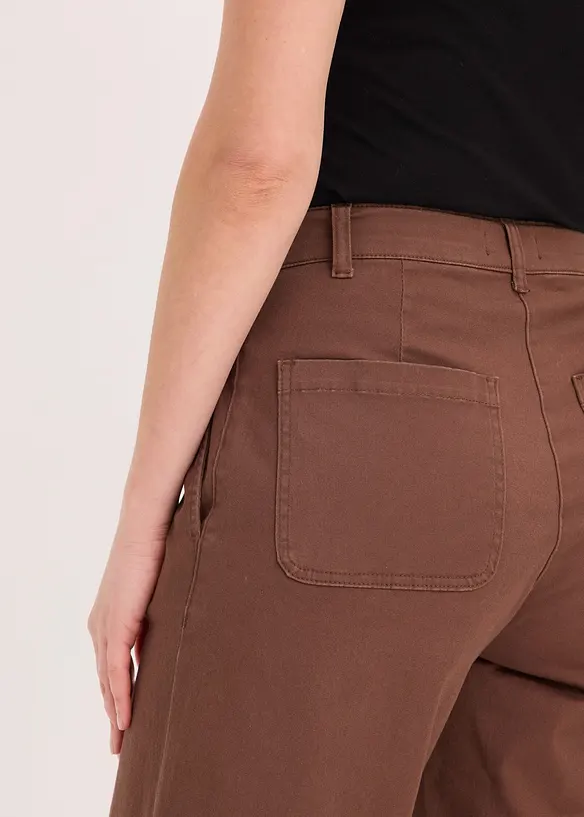 Wide Leg-bermudashorts av elastisk twillmateriale, bonprix