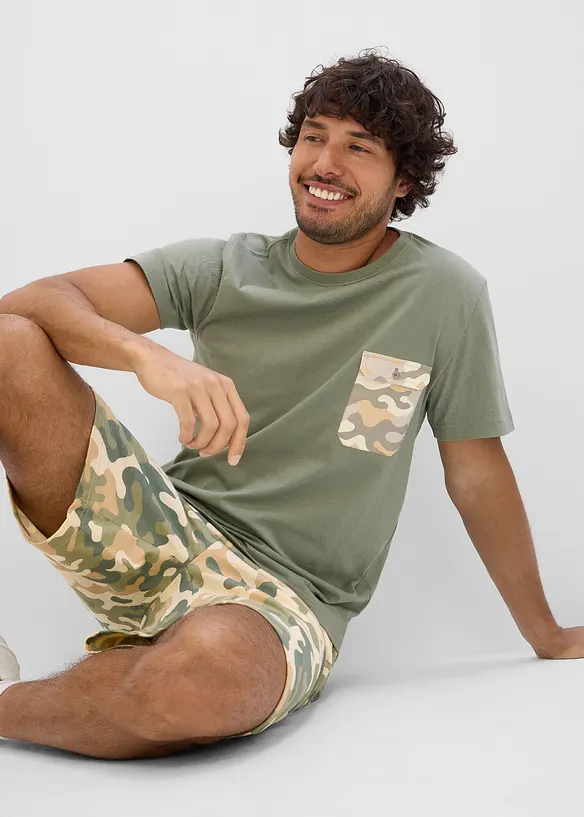 T-skjorte i &oslash;kologisk bomull med brystlomme, Slim fit, bonprix