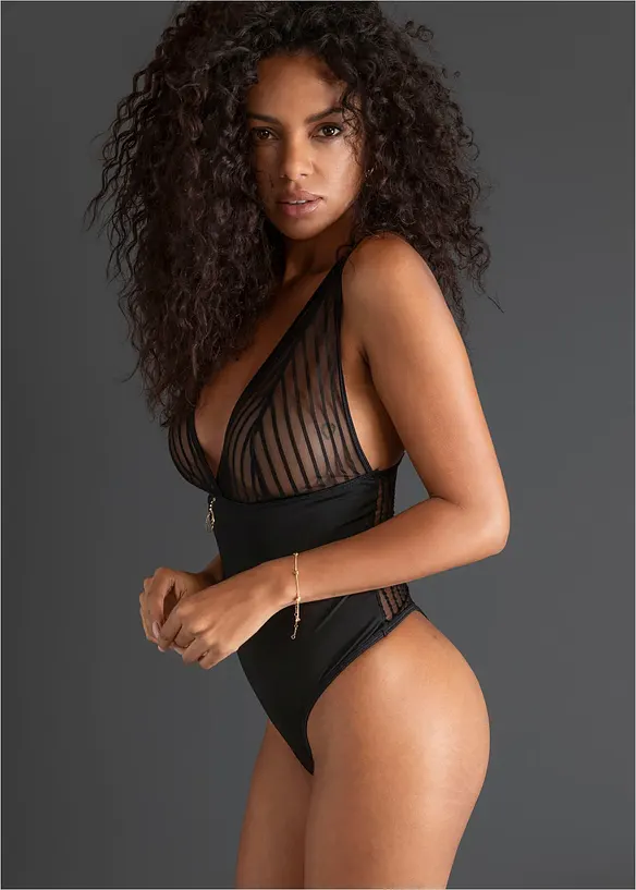 Stringbody med fransk &aring;pning, bonprix