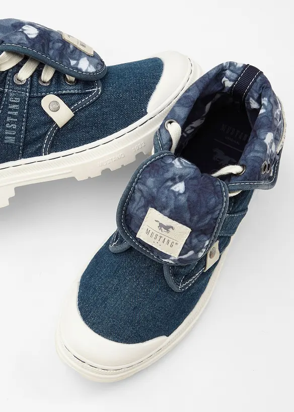 Ankelh&oslash;ye sneakers i bomullskanvas fra Mustang, Mustang