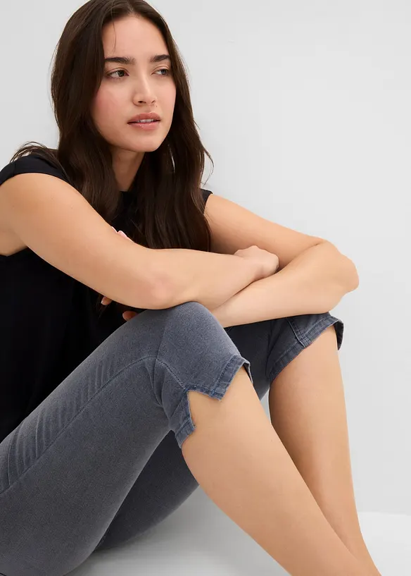 Stretchy capri jeans, bonprix