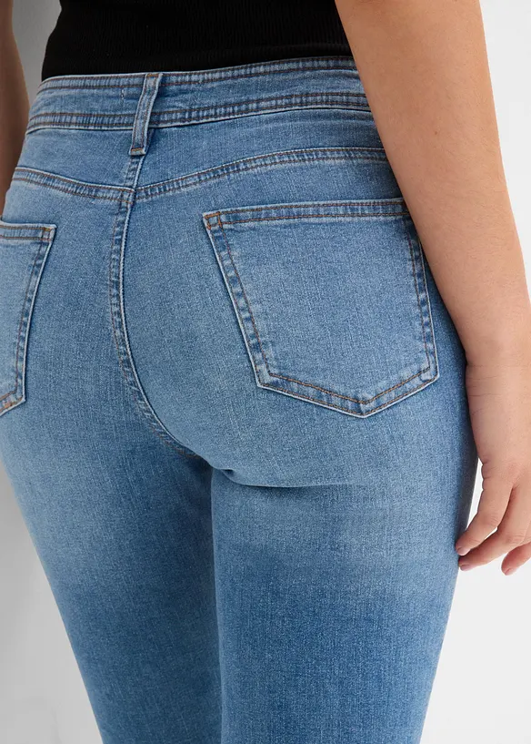 En kortere destroyed-jeans, bonprix