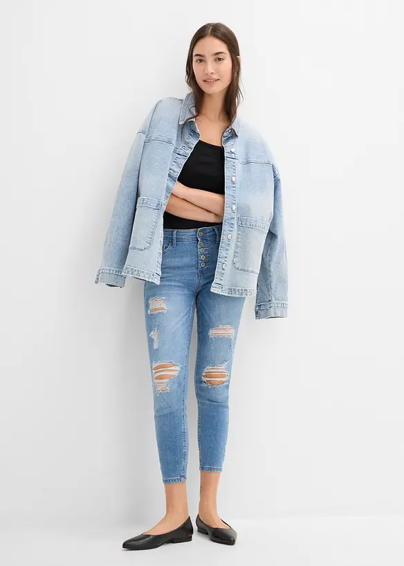 En kortere destroyed-jeans, bonprix
