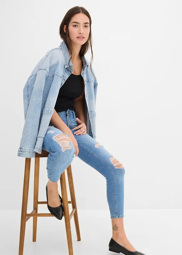 En kortere destroyed-jeans, bonprix