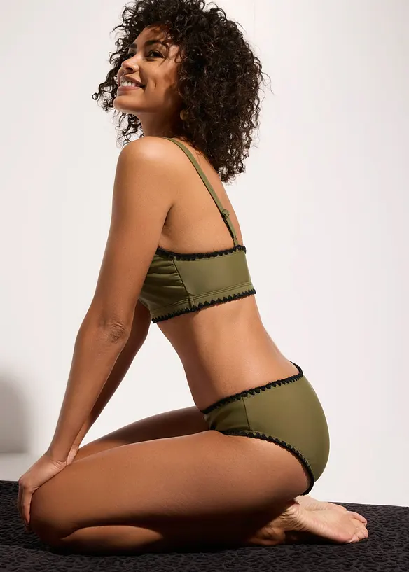 Bikinitruse med broderi, bonprix