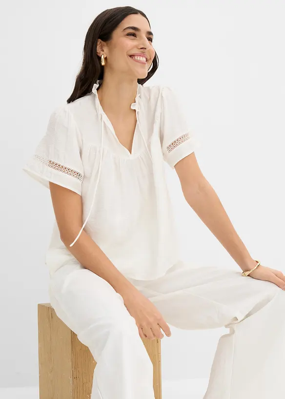 Kortermet bluse med innfelte blonder, bonprix