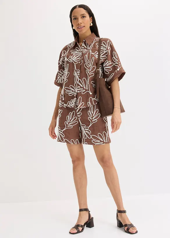 Shorts i 100% bomull med broderi, bonprix
