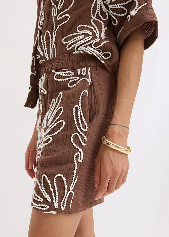 Shorts i 100% bomull med broderi, bonprix