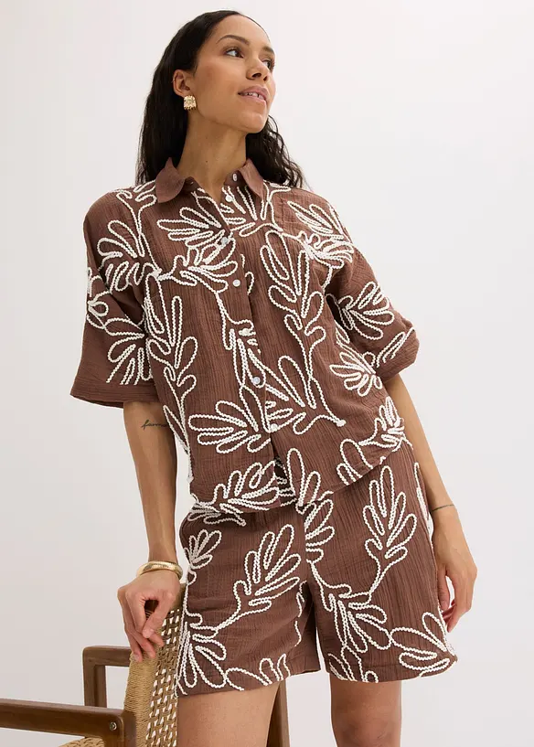 Shorts i 100% bomull med broderi, bonprix