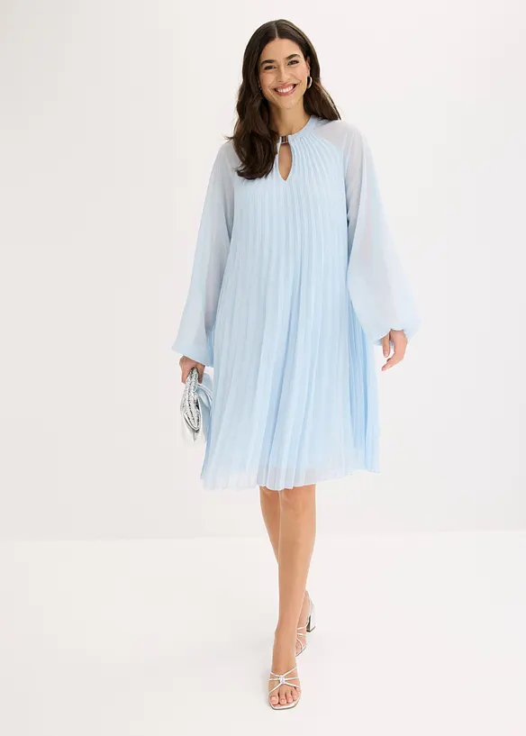 Minikjole i lett chiffon med pliss&eacute;folder, bonprix