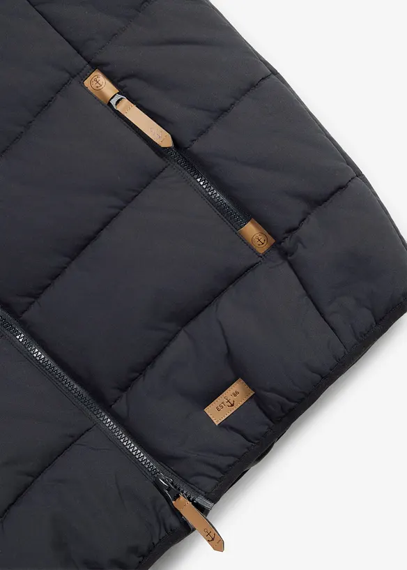 Vattert vest med hette og detaljer i imitert skinn, bonprix