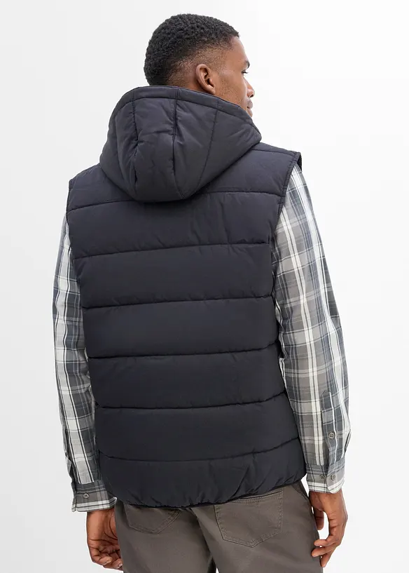 Vattert vest med hette og detaljer i imitert skinn, bonprix