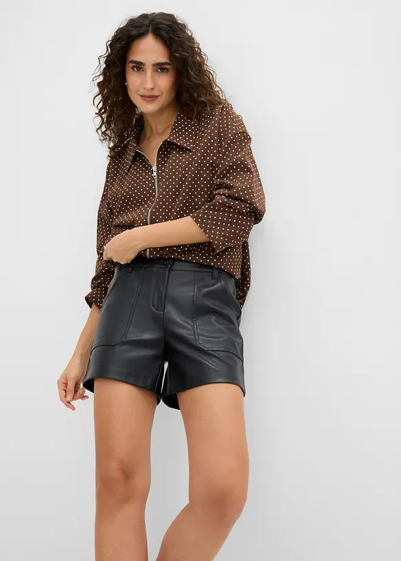 Kort shorts i imitert skinn, bonprix