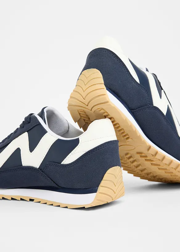 Sneakers med profilert s&aring;le, bonprix