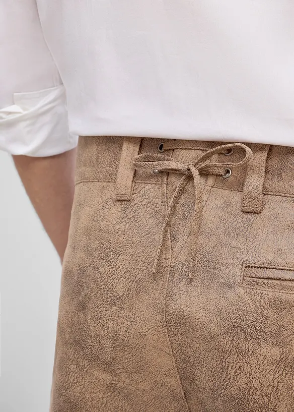 Shorts i imitert skinn og tyrolerstil, bonprix