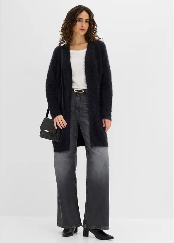 Lang strikkejakke i  fluffy stil, bonprix
