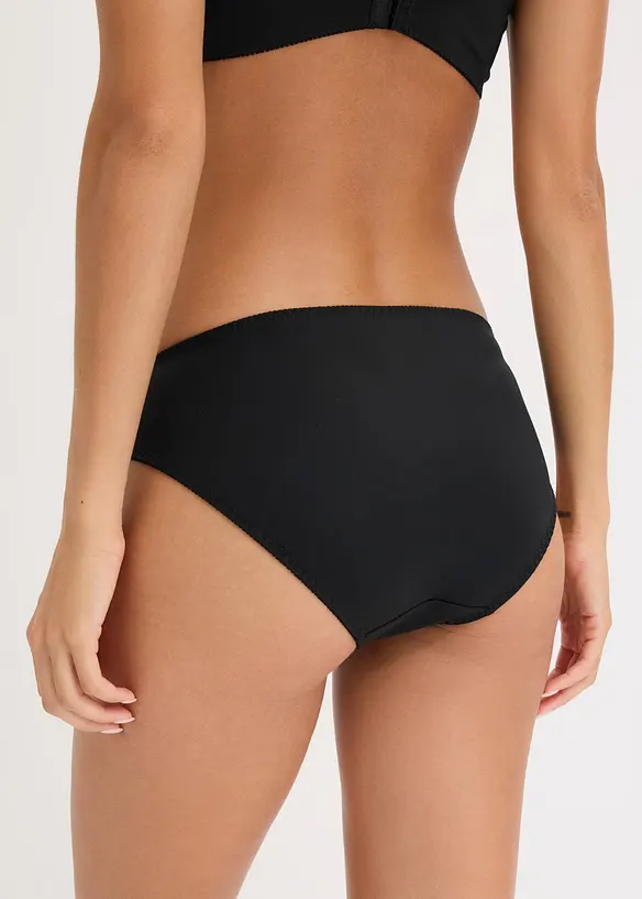 Truse med nydelig broderi, bonprix