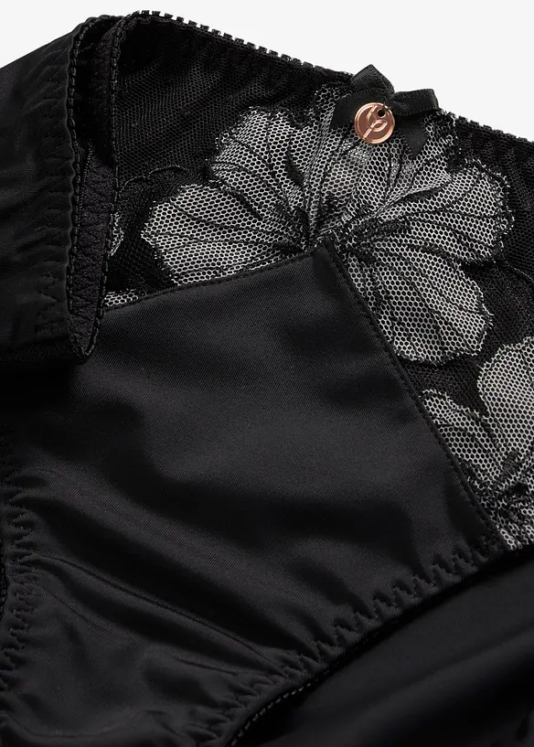Truse med nydelig broderi, bonprix