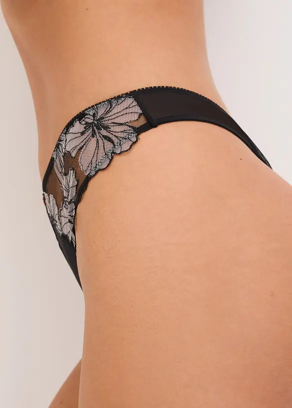 Stringtruse med nydelig broderi, bonprix
