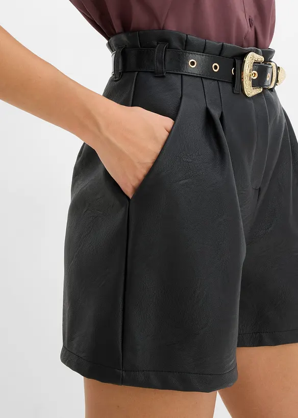 Shorts i imitert skinn med belte, bonprix