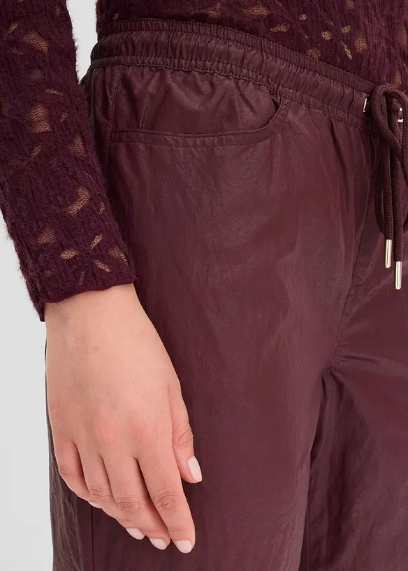 Pull on-bukse i imitert skinn, bonprix
