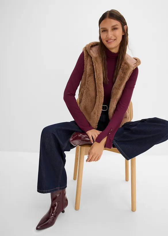 Fuskepelsvest med stikklommer, bonprix