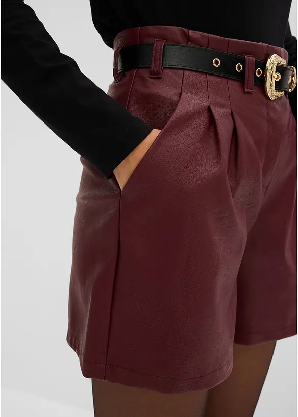 Shorts i imitert skinn med belte, bonprix