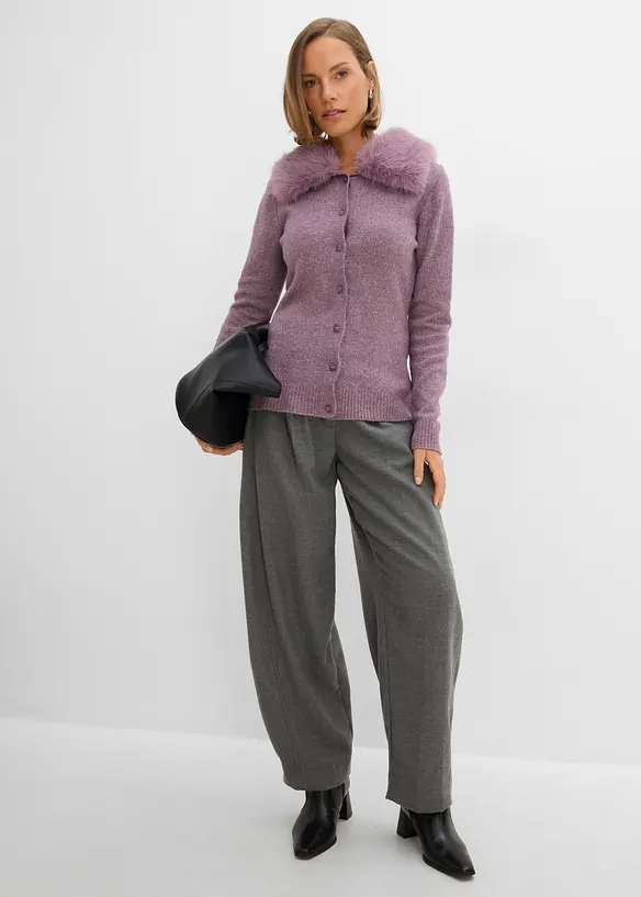 Innsvingt cardigan med fuskepelskrage, bonprix