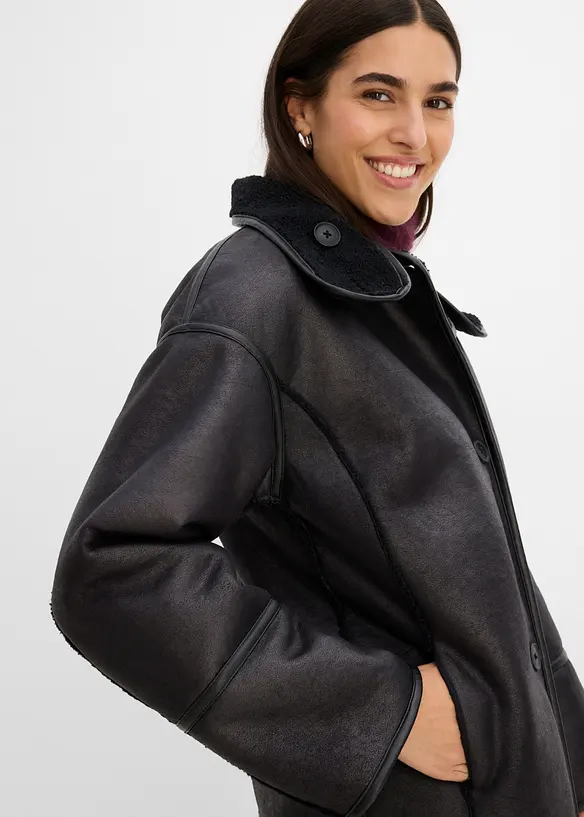 Oversized jakke i imitert lammeskinn, bonprix