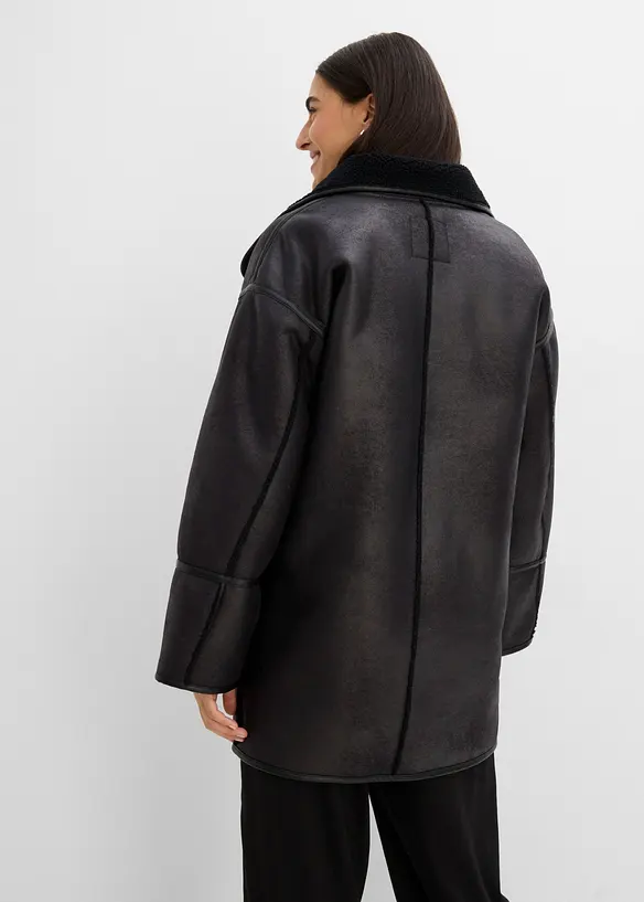 Oversized jakke i imitert lammeskinn, bonprix