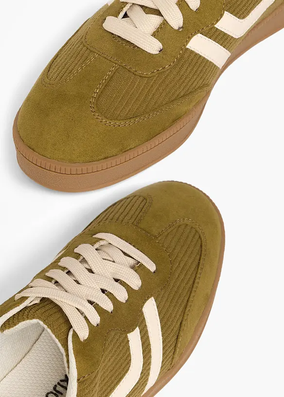 Sneakers med detaljer i kordfl&oslash;yel, bonprix