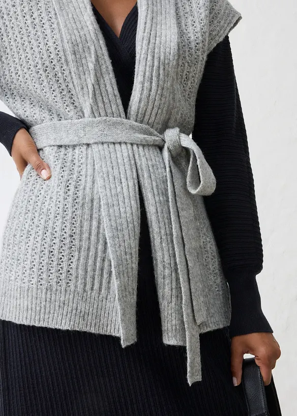 Strikket vest i myk ullmiks med hullm&oslash;nster, bonprix